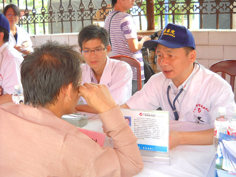 【永远跟党走】尽我所能 重唤生命希望 ——记广西中医药大学附属瑞康医院内科第十二党支部书记、大肿瘤科主任练祖平