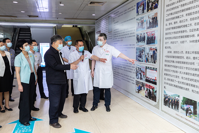 全国人大常委会副委员长、农工党中央主席、中国红十字会会长陈竺率调研组莅临我院调研