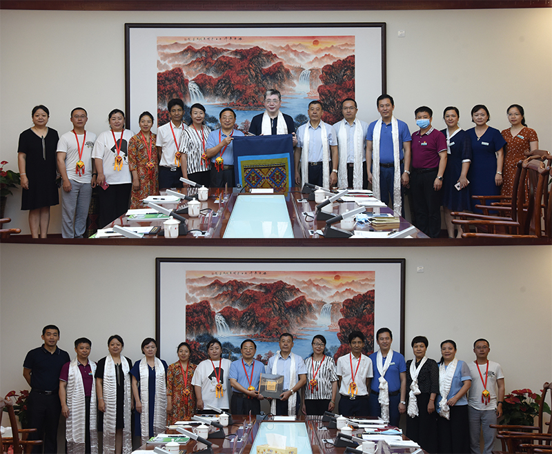 西藏自治区藏医院莅临我院参观交流