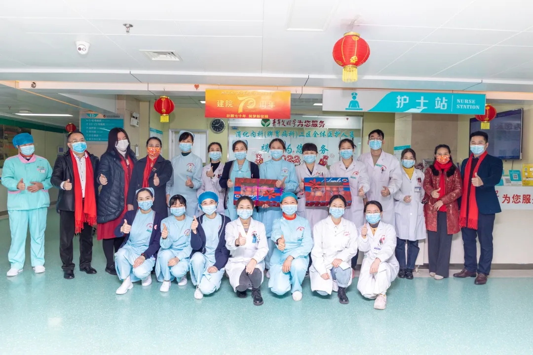 除夕夜和大年初一，院领导亲切慰问医院一线值班人员