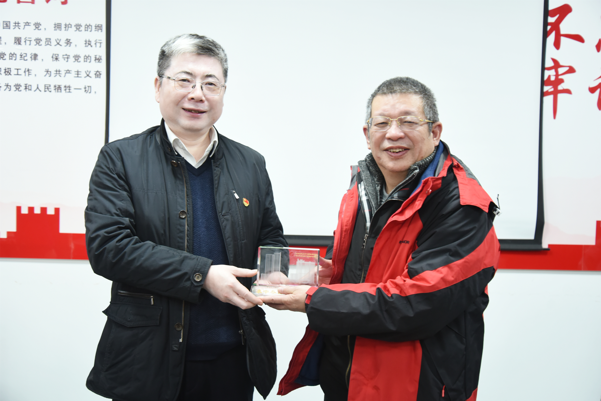 我院为黄小鸥教授举办退休座谈会