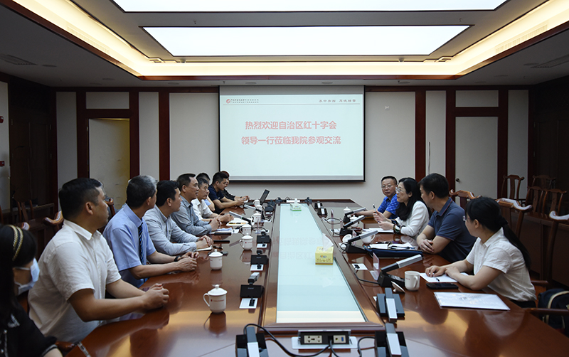 自治区红十字会领导一行莅临我院参观交流