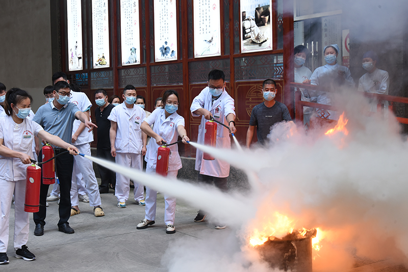 消防安全常演练 安全知识记心间——我院开展消防安全知识培训及消防演练
