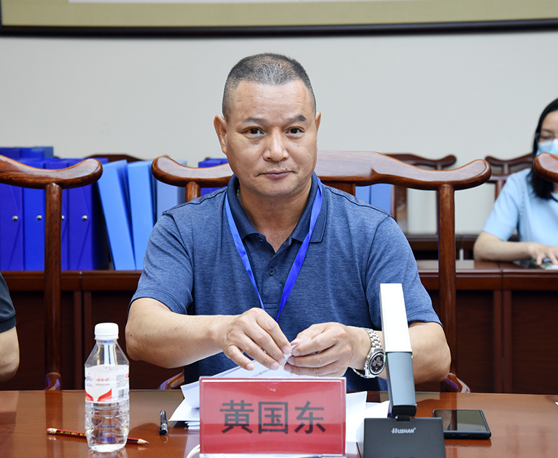 黄国东web.jpg