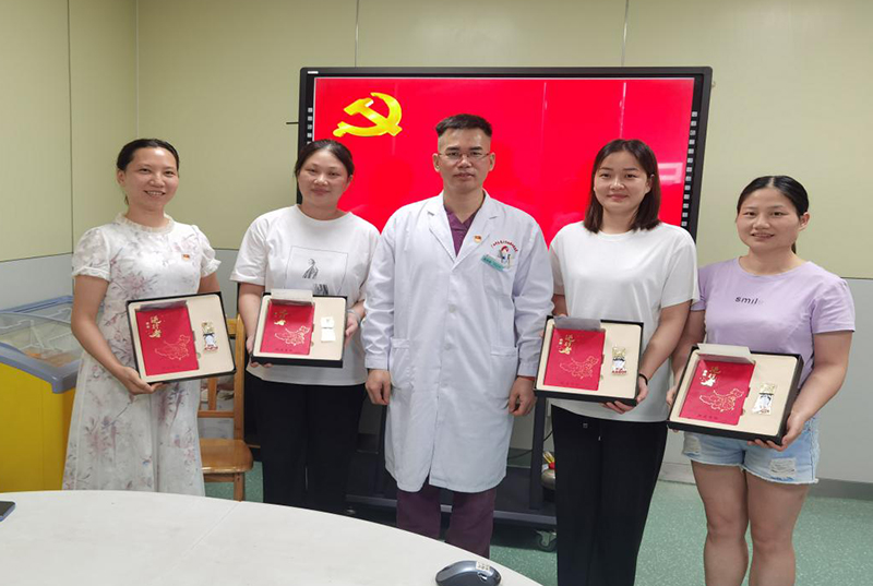内科第六党支部开展“迎七一”主题党日活动
