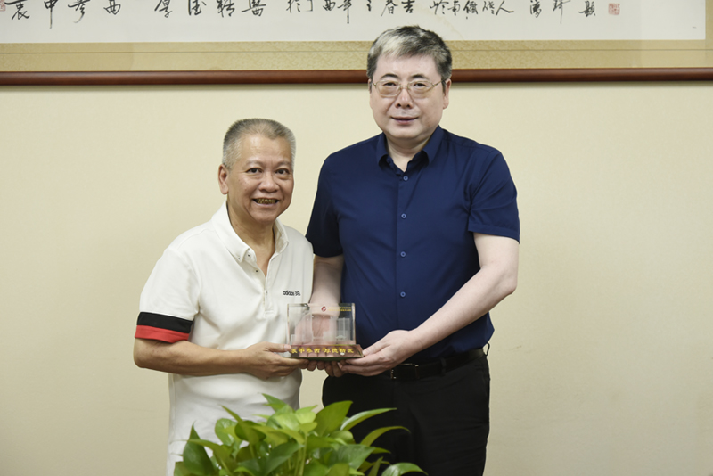 我院为原后勤部主任刘海乐同志举行退休座谈会