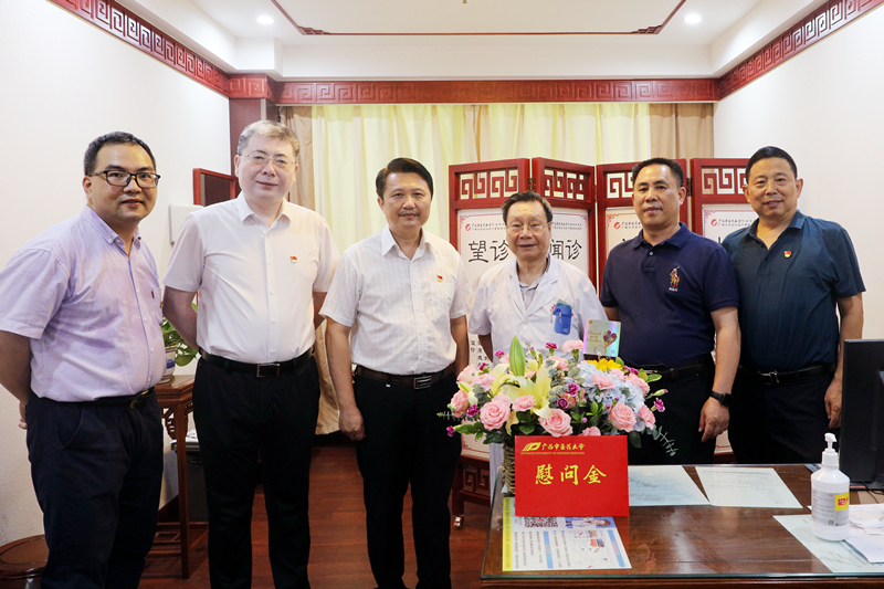 学校党委副书记庞宇舟一行慰问我院教师代表