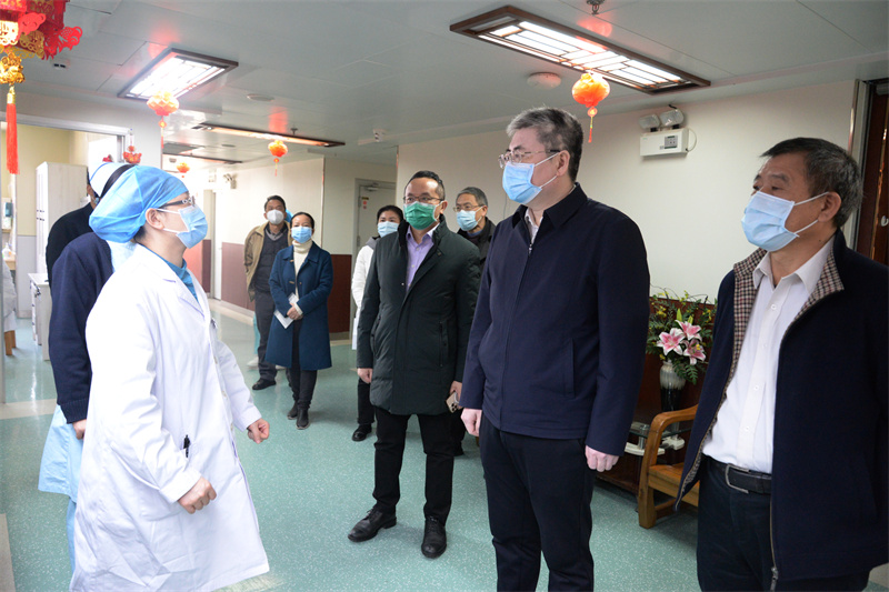 新春首个工作日院领导深入科室走访慰问