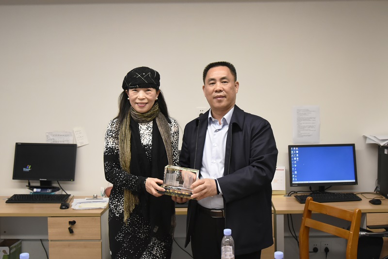 我院为五官科学教研室主任李淑琳教授举行退休座谈会