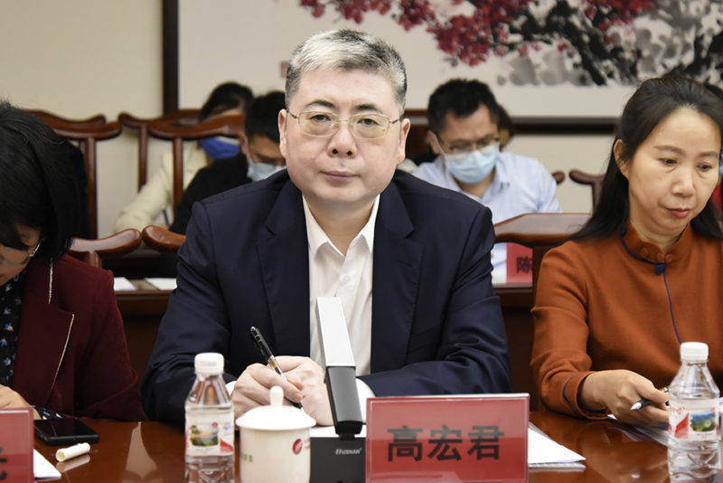 4高宏君书记参加会议.jpg
