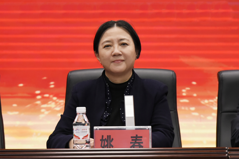 3姚春校长出席大会并讲话.jpg