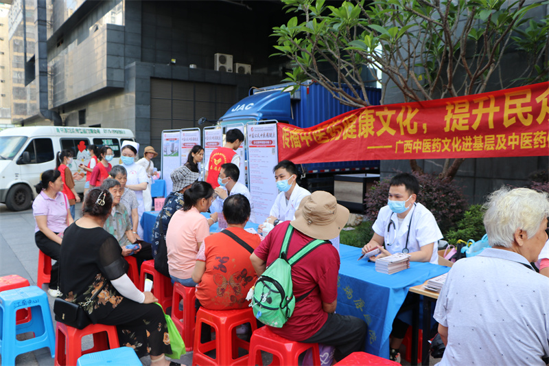 我院赴江南区开展广西中医药文化进基层及中医药健康文化素养知识宣教活动