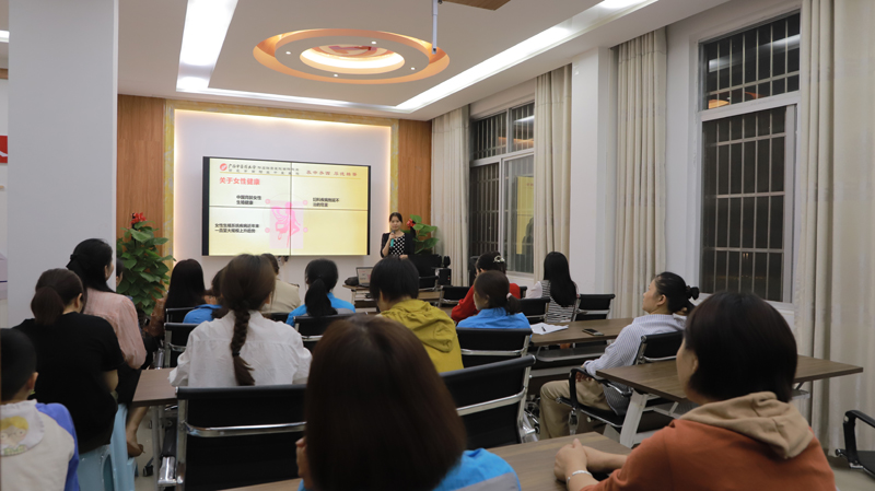 田阳院区妇产科欧阳主任讲课 (2).jpg