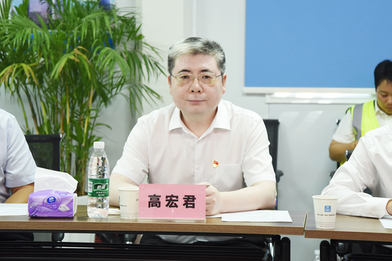 5高宏君书记主持座谈会.jpg