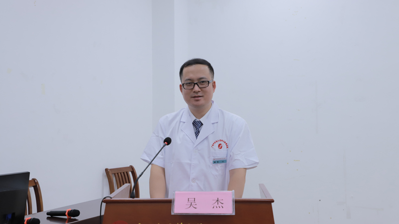 优秀医师代表吴杰发言.jpg