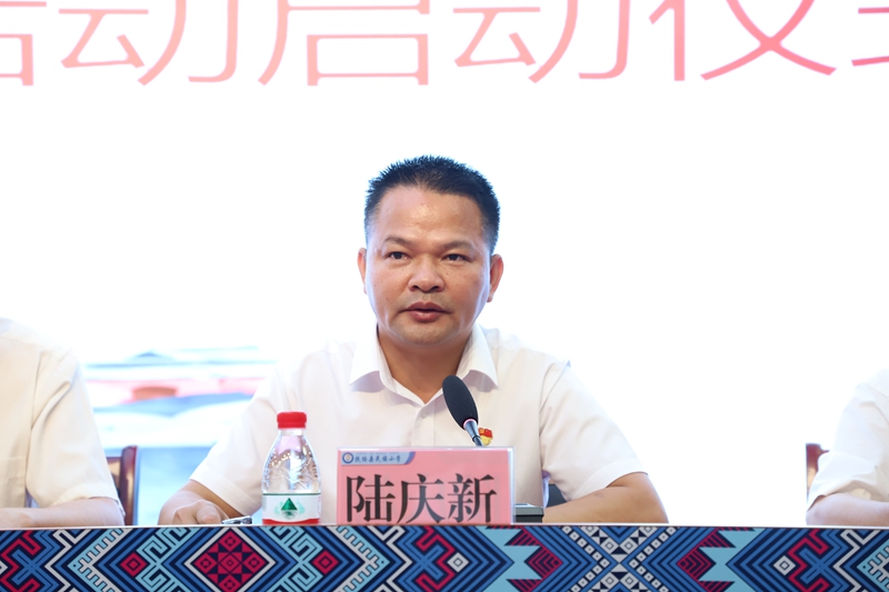 3扶绥县民族小学校长陆庆新讲话.JPG