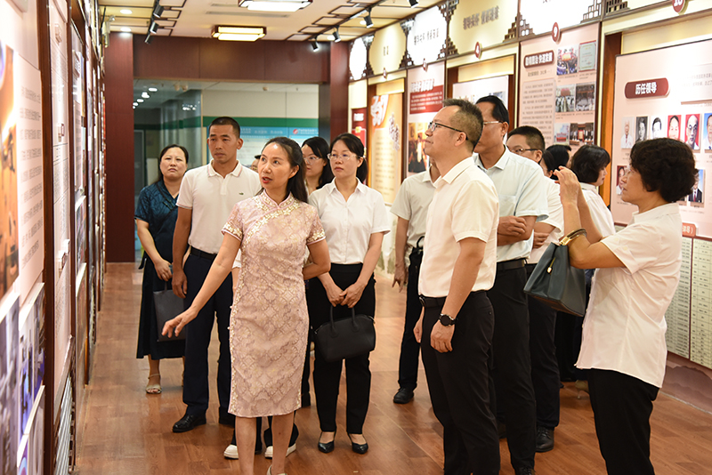 百色市中医医院院长华树良一行到我院参观交流