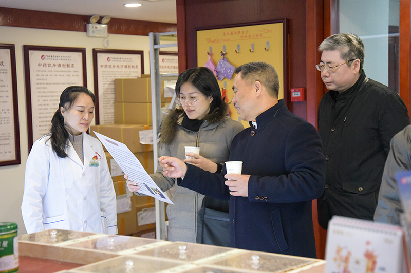 3参观国医大师馆.jpg 3参观国医大师馆.jpg