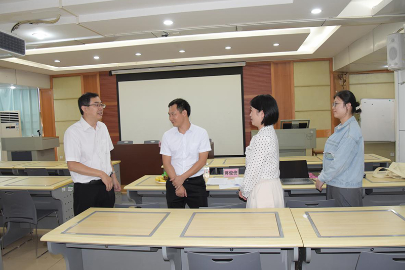 我院首期科研门诊成功开放运行，精准指导2025年度国家自然科学基金项目申报