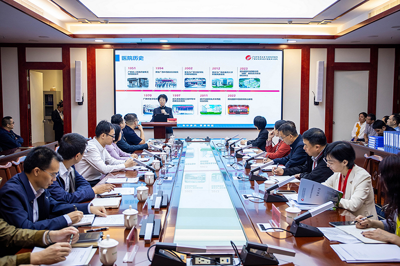 4唐红珍院长汇报基地规培工作情况.jpg 4唐红珍院长汇报基地规培工作情况.jpg