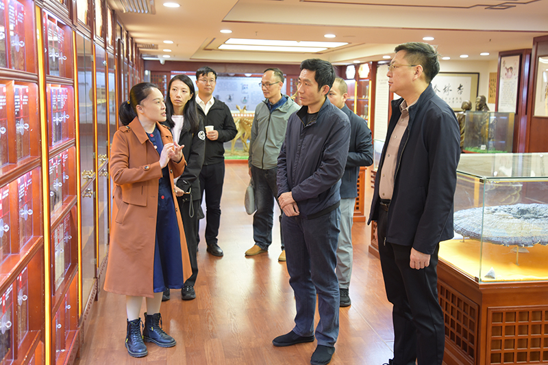 2在中医药博物馆调研.jpg 2在中医药博物馆调研.jpg
