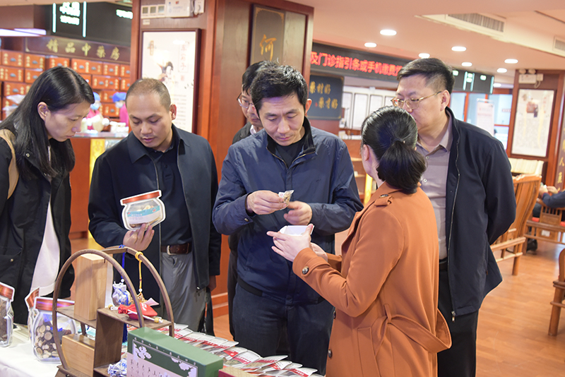 3在中医药博物馆调研.jpg 3在中医药博物馆调研.jpg