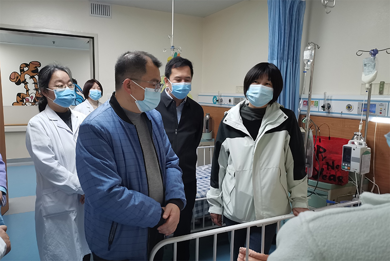 南宁市福利院领导到我院看望慰问住院儿童