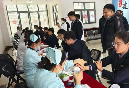 守护铁路职工身心健康，为平安春运保驾护航：瑞康医院赴中国铁路南宁局开展义诊活动