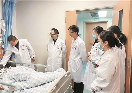 【南国早报】一男子聚餐后被查出肝脓肿破裂，医生提醒—— 暴饮暴食，对身体有多种危害