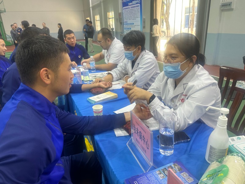 党建引领聚合力 健康服务暖“蓝焰”——我院联合广西中医药大学武装部（保卫处）走进消防救援大队开展义诊活动