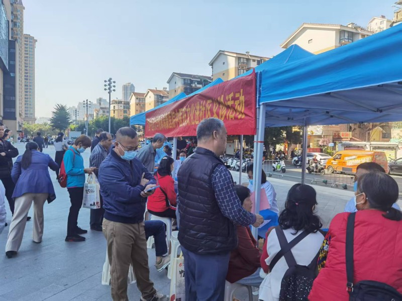 中医药服务暖人心——我院专家团队走进西耐社区开展义诊活动