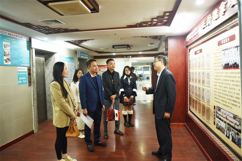 越南​阮玉茂博士一行到我院参观交流