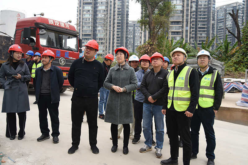 2院领导视察门诊楼.jpg 2院领导视察门诊楼.jpg