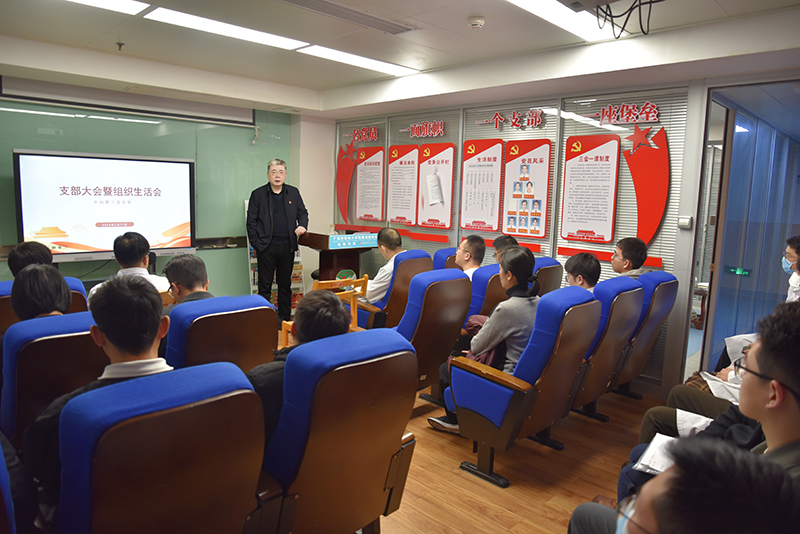 医院党委领导班子成员回到所在支部参加组织生活会及民主评议党员