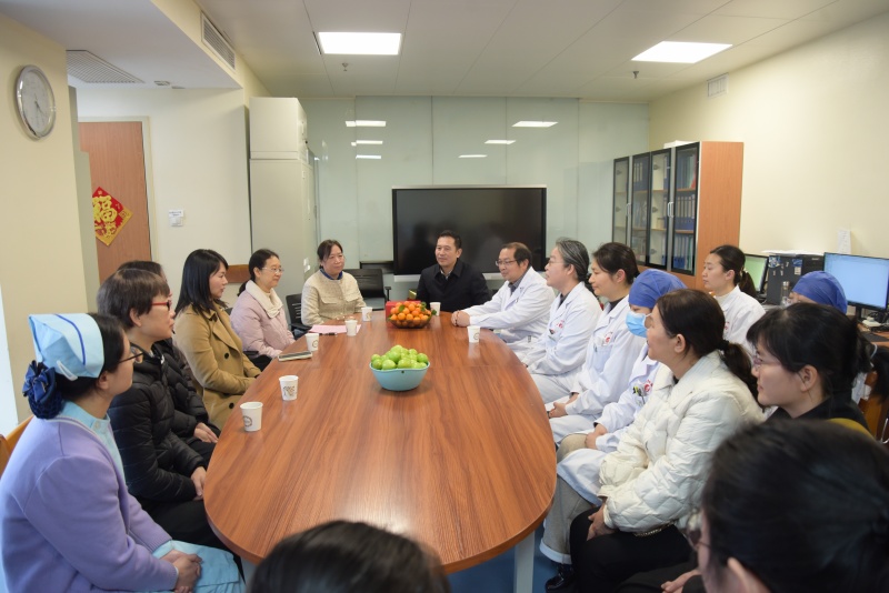 我院为儿科陈朝霞副教授举行退休座谈会