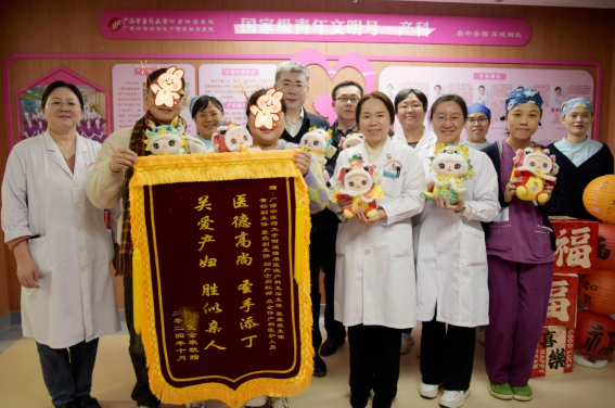 最好的新年“礼物”：锦旗、感谢信……是感激、是信任，爱在产科暖人心