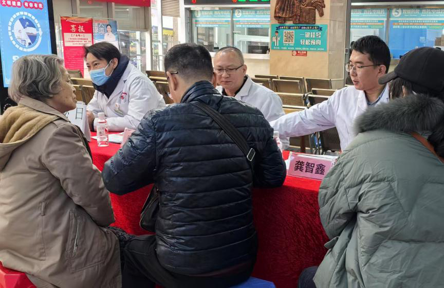 “菊”部无忧，“镜”享芳华——我院肛肠科举办“春风护她 健康无恙”主题义诊活动