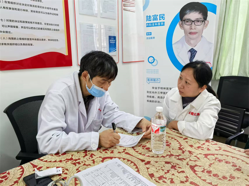 我院铁路医务室开展常态化“送医送药”巡诊活动