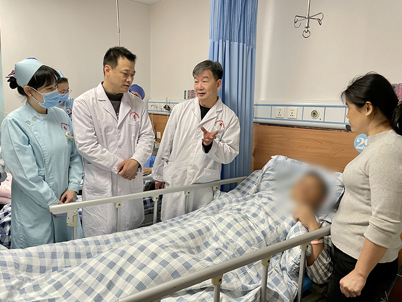 5 术后查房.jpg 5 术后查房.jpg