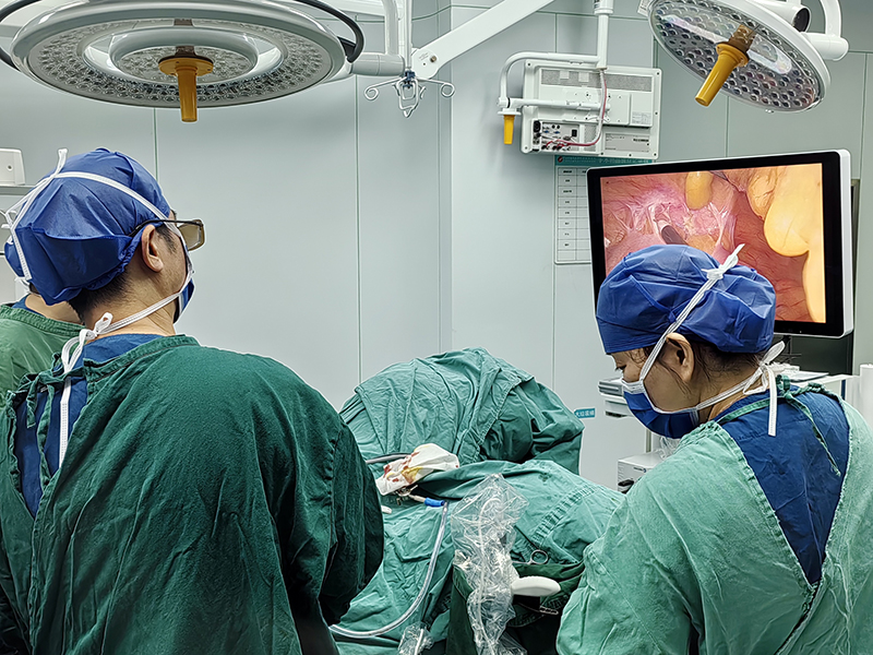 2手术中.jpg