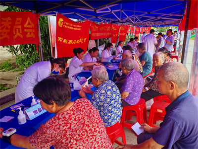 健康服务“送上门”医者仁心暖基层丨我院专家团队到武宣县开展健康宣教和义诊活动