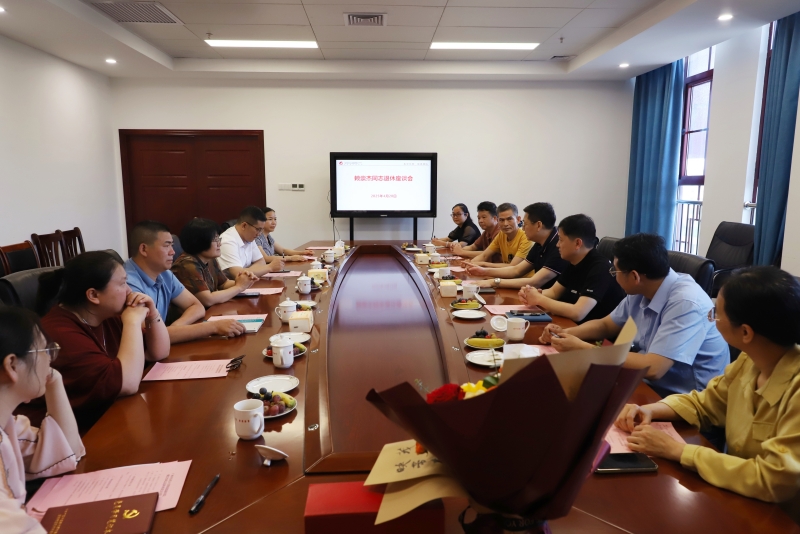 共忆往昔 感恩有您 | 空港院区为原常务副院长赖崇杰举行退休座谈会