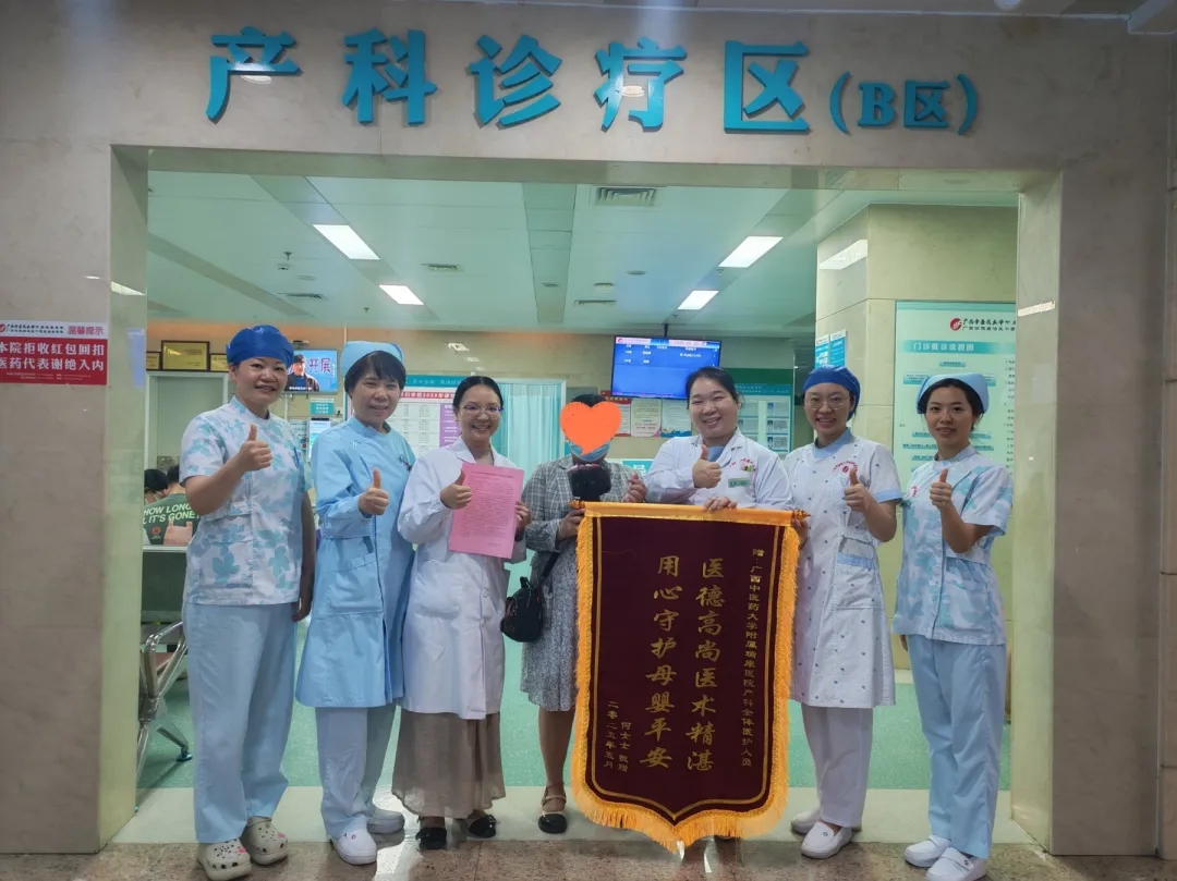 锦旗传情，信笺寄爱丨2年前她生死一线，如今康复倾情“告白”