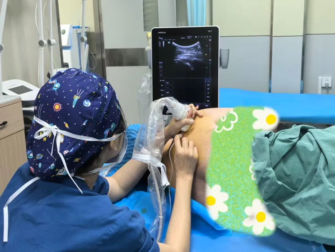 从“疼到皱眉”到“笑着点赞”，这对老夫妻的瑞康情缘太暖了