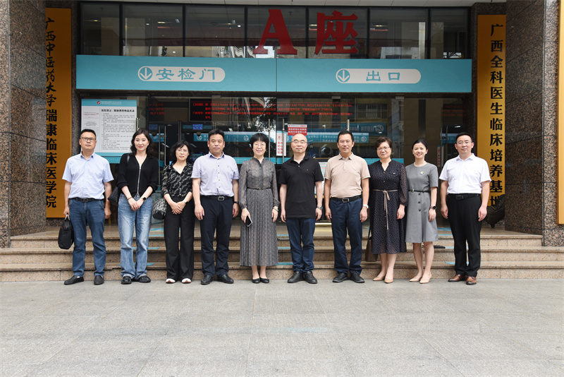 泰州市中医院领导一行到我院参观交流