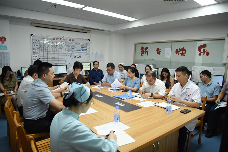 唐红珍院长带队到胃肠外科、减重代谢外科开展行政查房