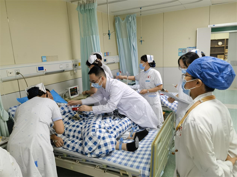 “双危共治、分秒必争” ——我院肾病内科开展应急处置提升演练