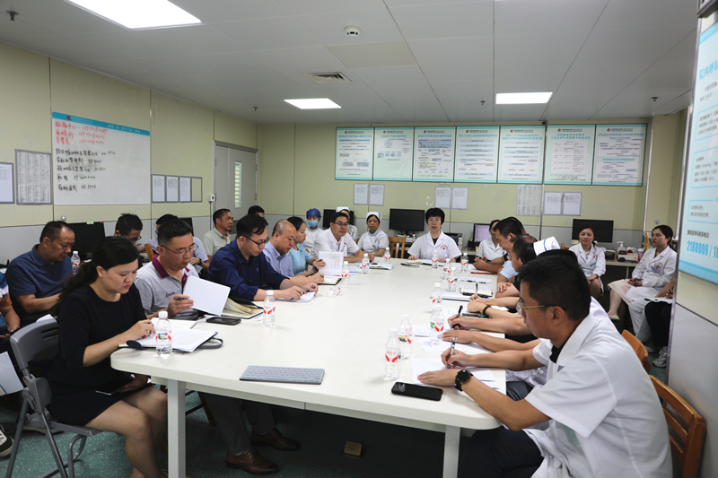 唐红珍院长带队到神经内科二区开展行政查房