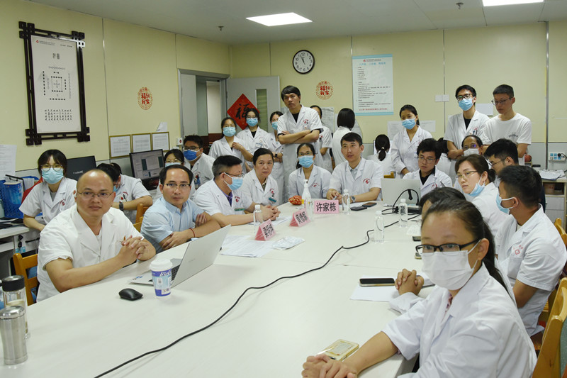 中医经方大师许家栋教授莅临我院开展疑难病例查房与学术指导