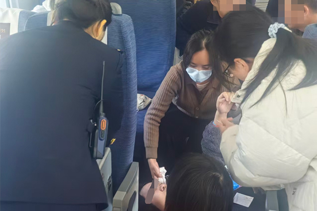 西行列车紧急施救 中医急救技法显奇效——我院医师团队参赛途中挽救心律失常患者